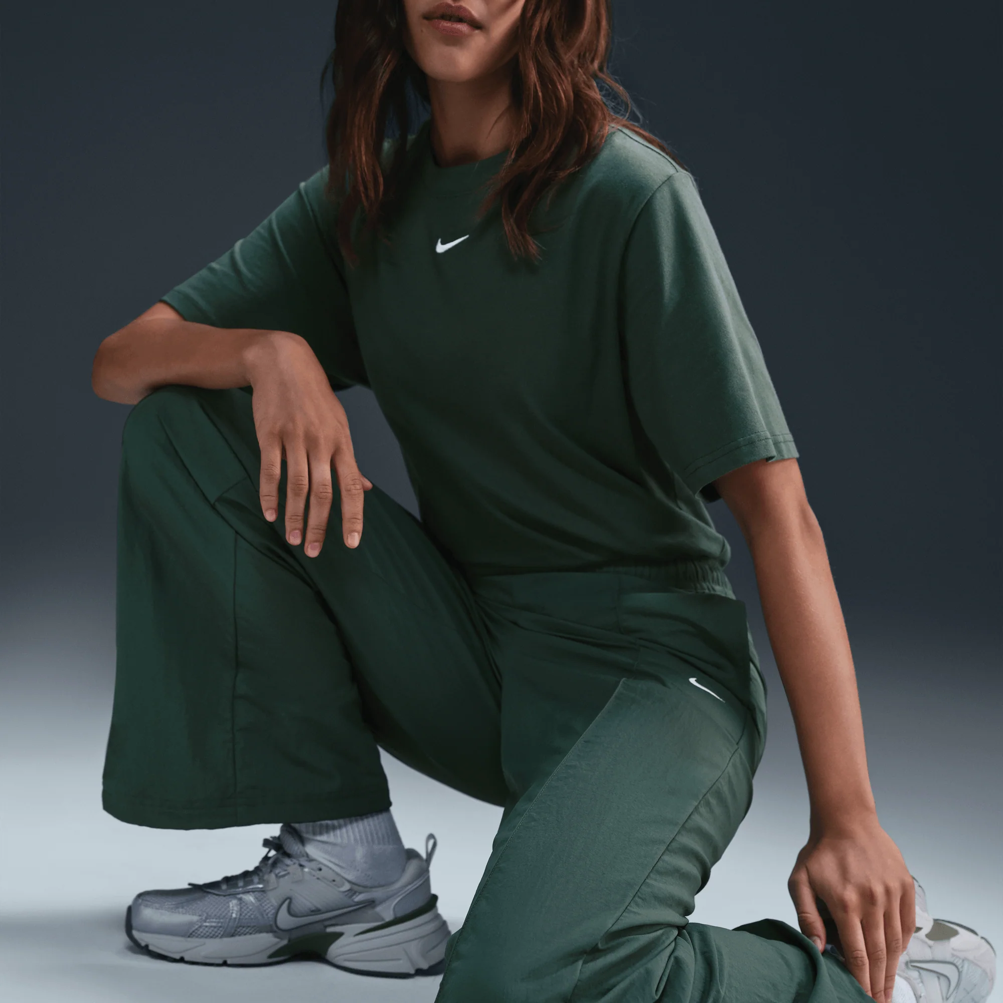 Nike Sportswear Everything Wovens Women's Mid-Rise Open-Hem Pants Vintage Green/Sail - Image 5