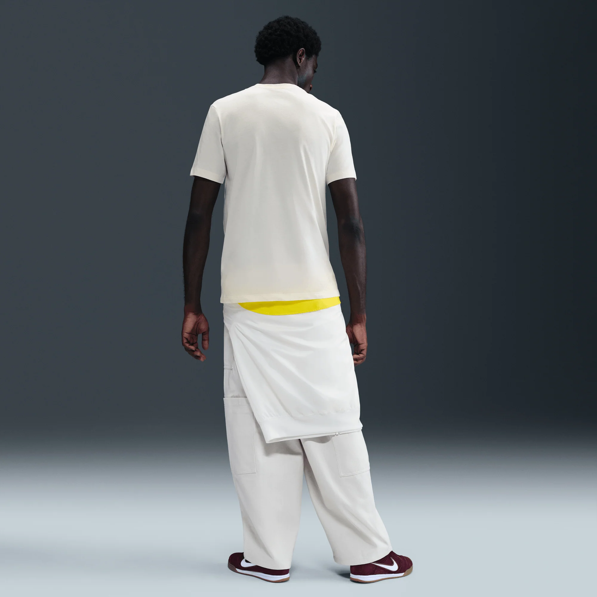 Nike Sportswear T-Shirt Pale Ivory - Image 2