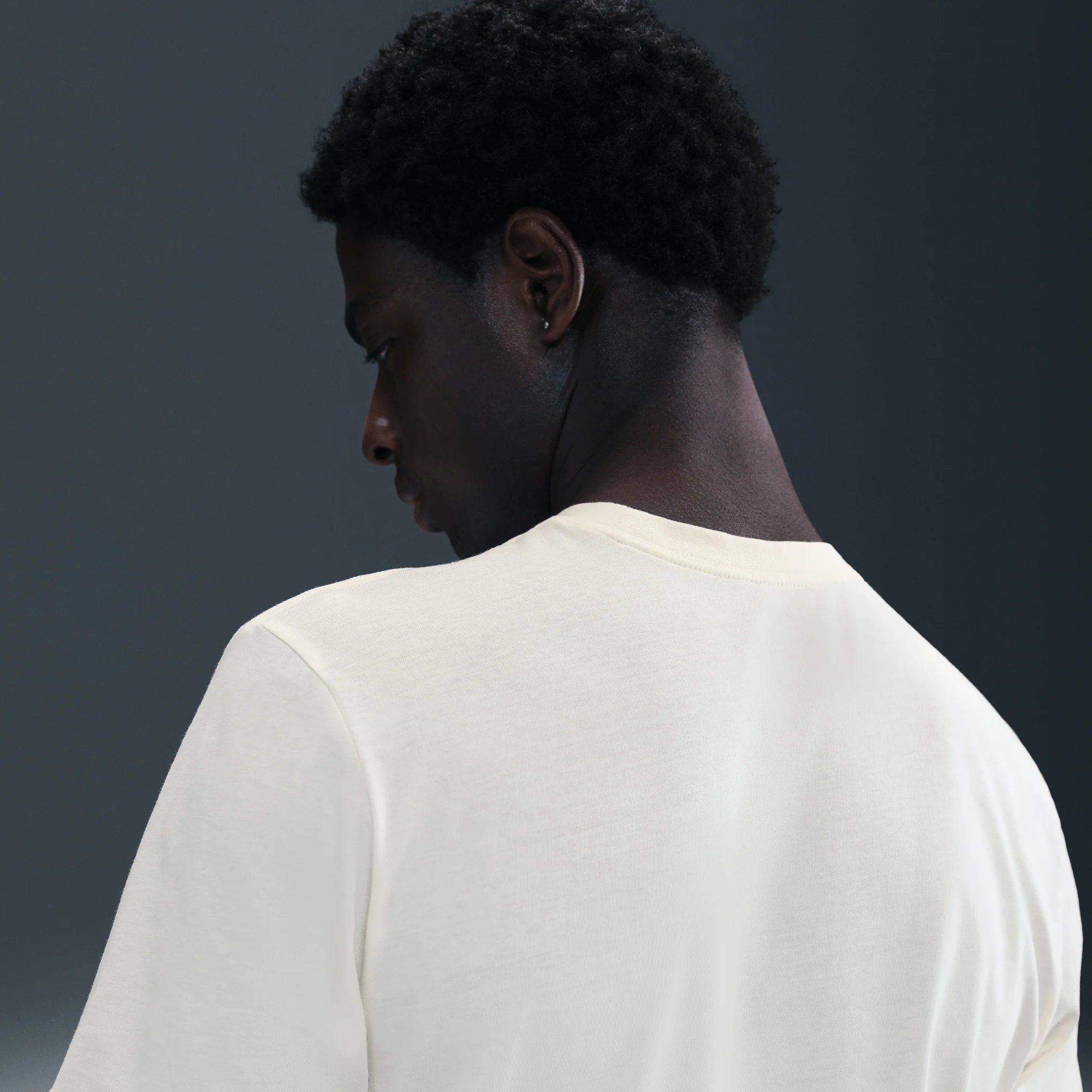 Nike Sportswear T-Shirt Pale Ivory - Image 5