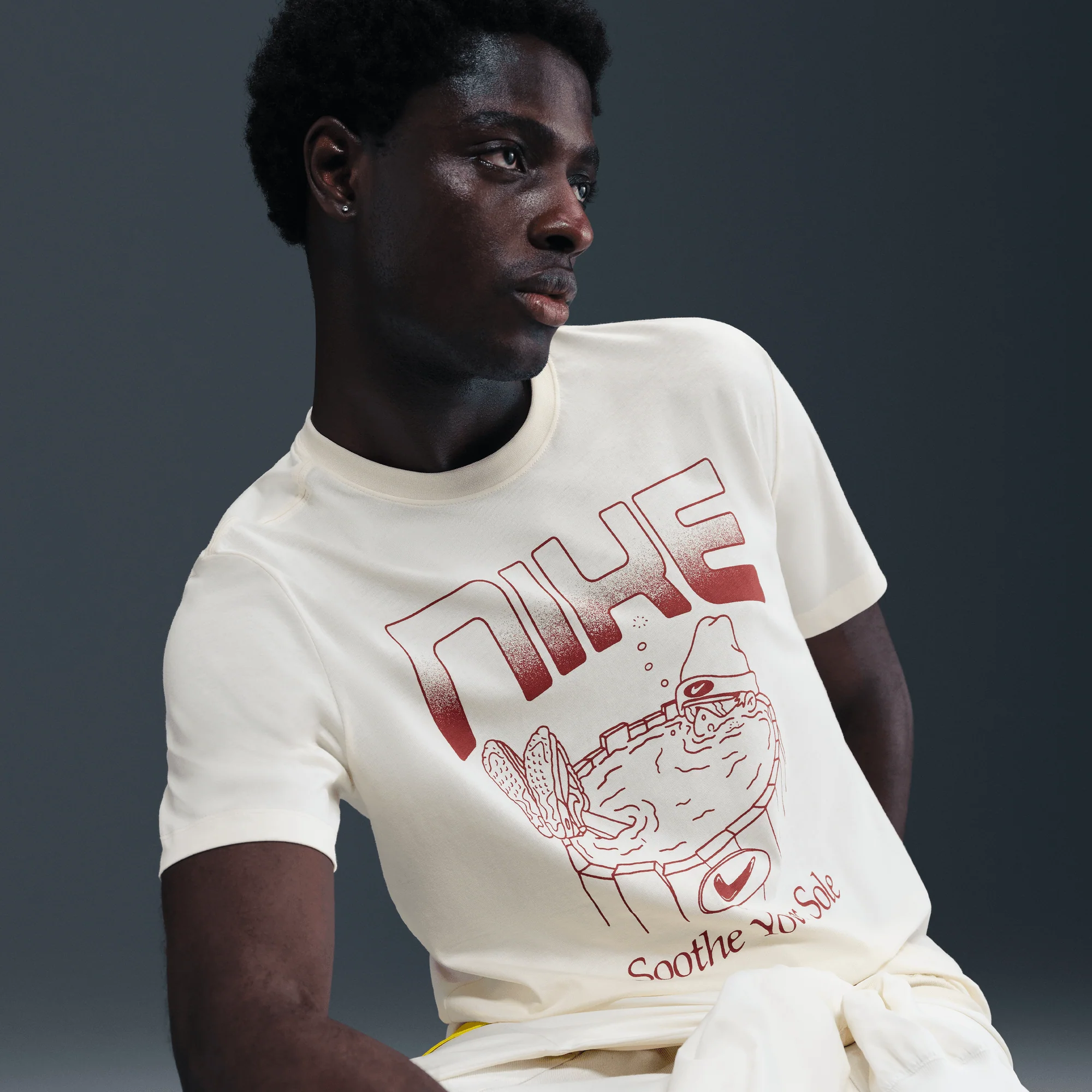 Nike Sportswear T-Shirt Pale Ivory - Image 6