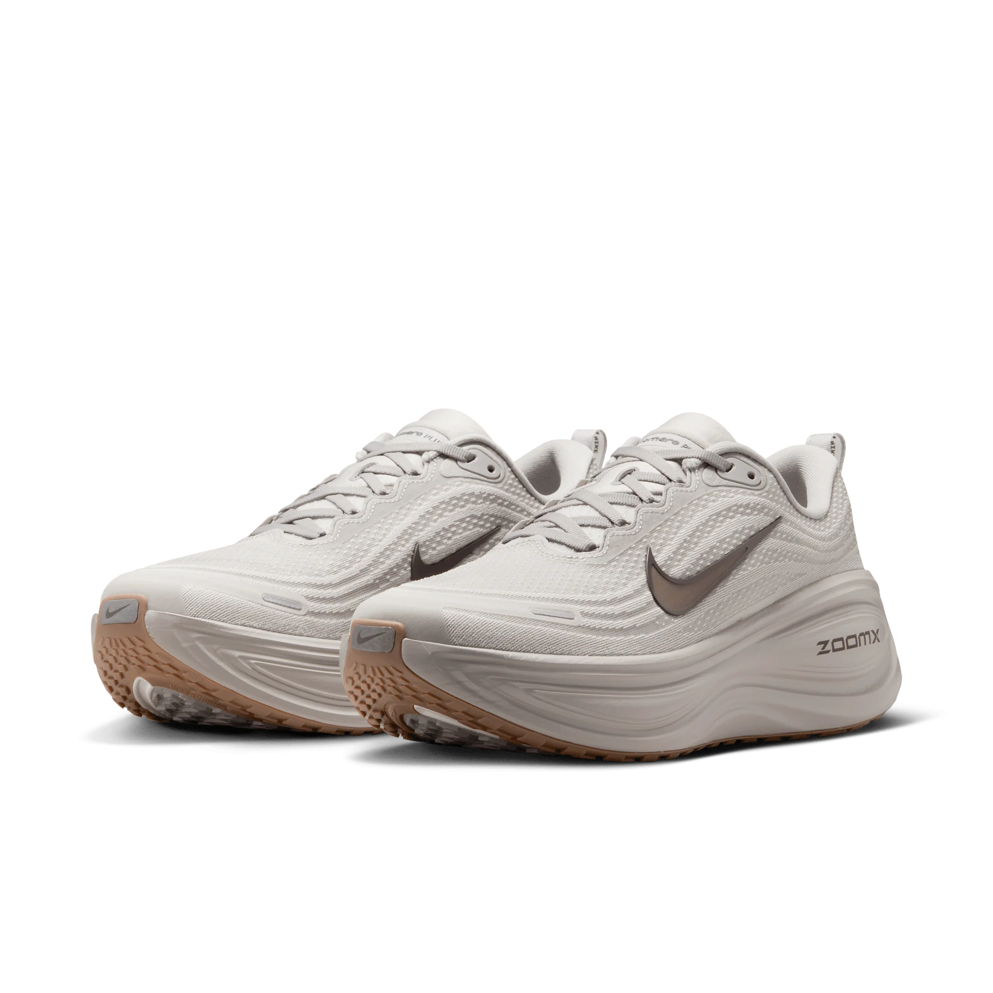 Nike Vomero Plus College Grey Light Iron Ore Gum - Image 2