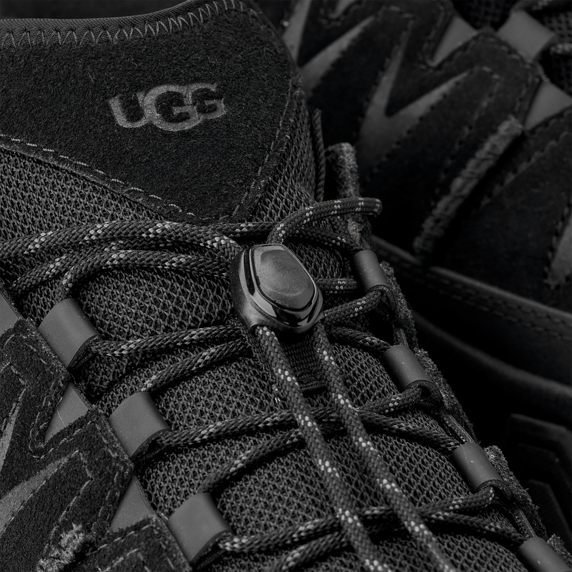 UGG CapTrail Low Black - Image 4
